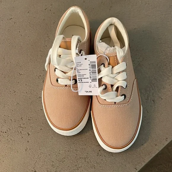 Never worn dressy sneaker - Picture 2 of 2